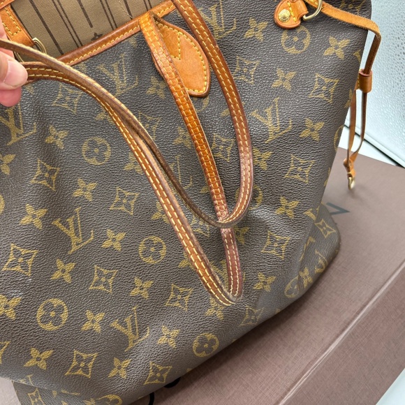 LOUIS VUITTON Monogram Neverfull MM Brown Tote Bag - Picture 4 of 16